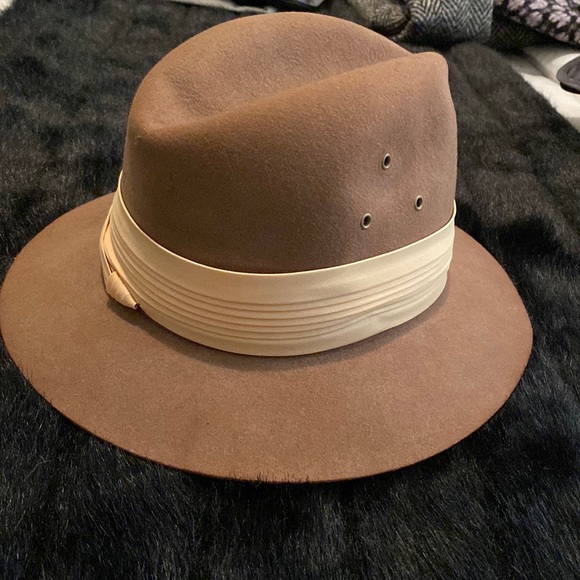 Super Nice hat! A dynamic chic look indeed! - Picture 2 of 11